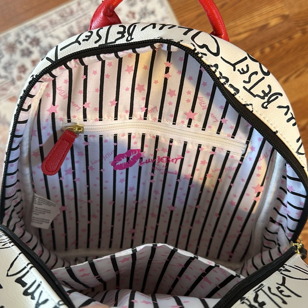 Betsey Johnson Heart Backpack♥️ EUC - Picture 5 of 6